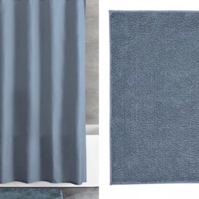 paket med blå duschdraperi och badrumsmatta