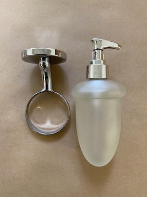 vägghängd tvålpump demerx